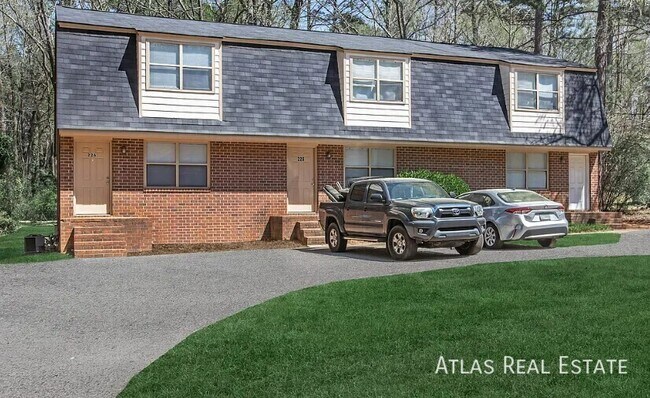 Building Photo - 265 Lexington Heights