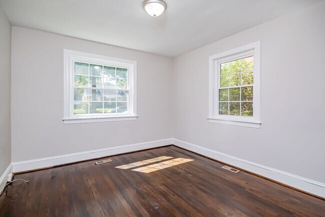 Building Photo - 3916 Stuart Ave