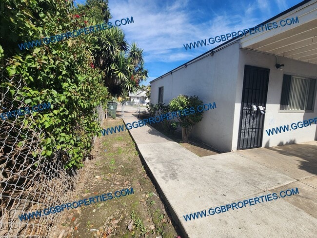 Building Photo - 10872 Stanford Ave