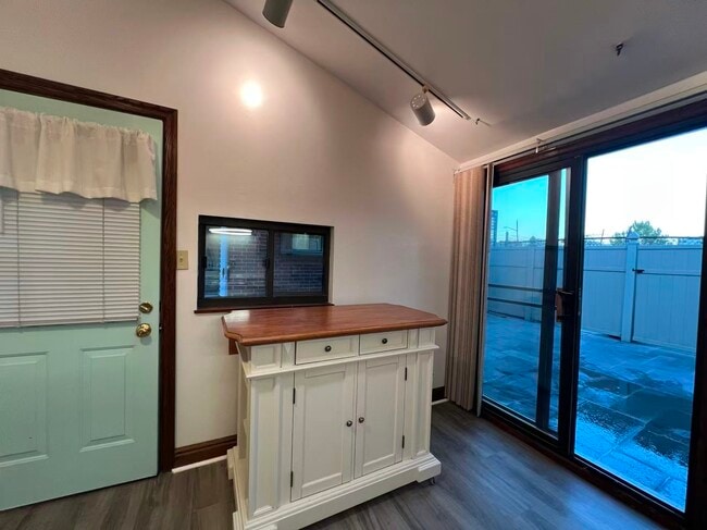 Building Photo - 41 S 13th St