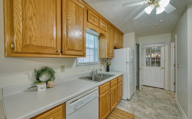 Building Photo - 2706 Martha Brooks Ln