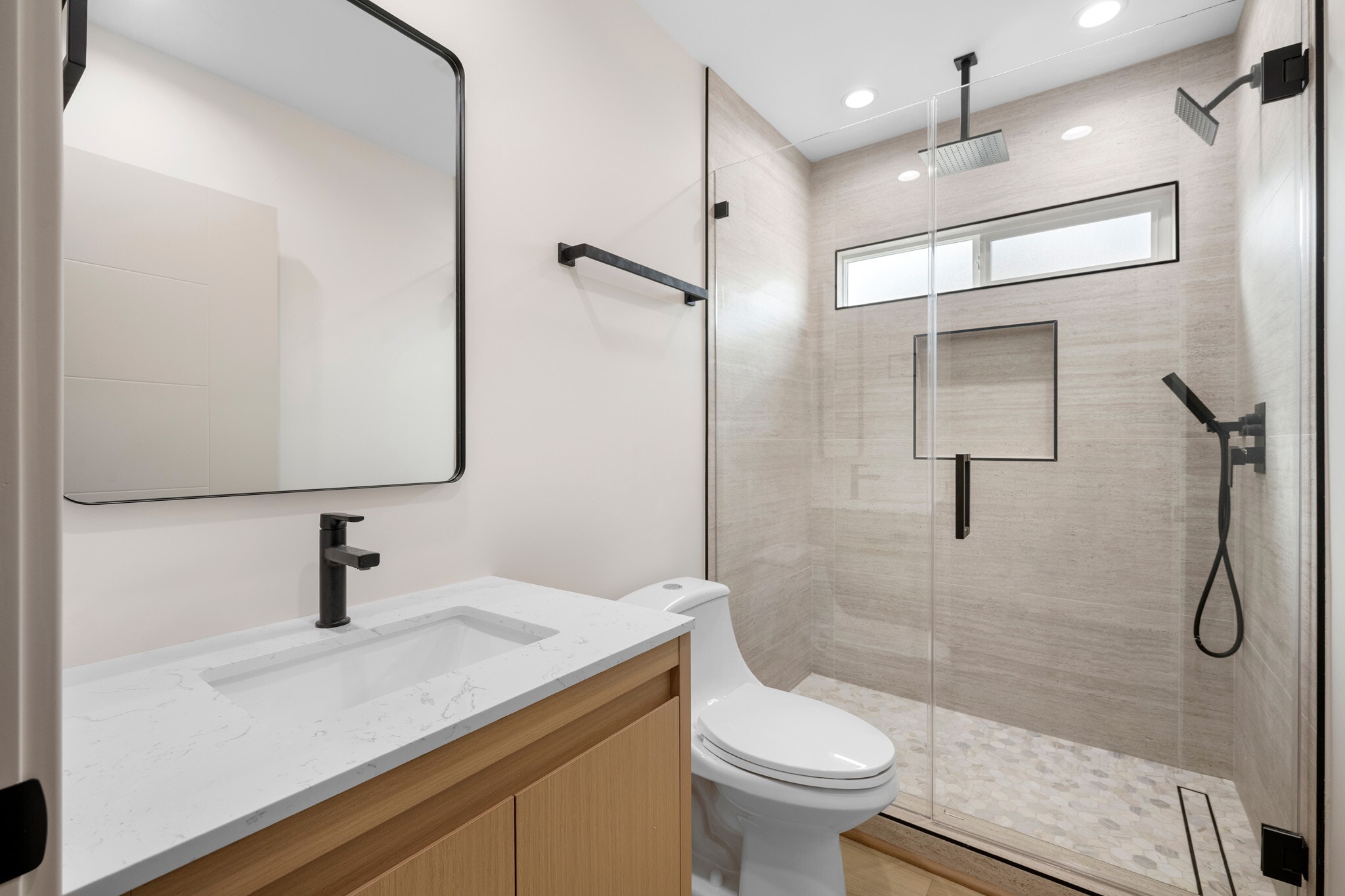 Building Photo - 918 University Ave