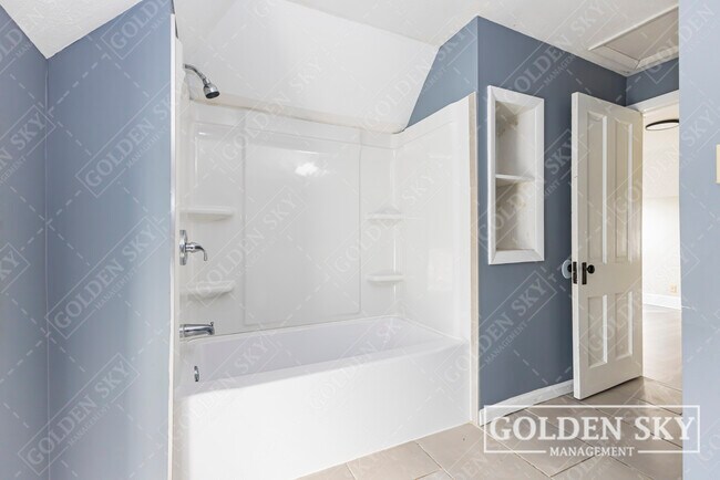 Building Photo - 805 E Jackson St