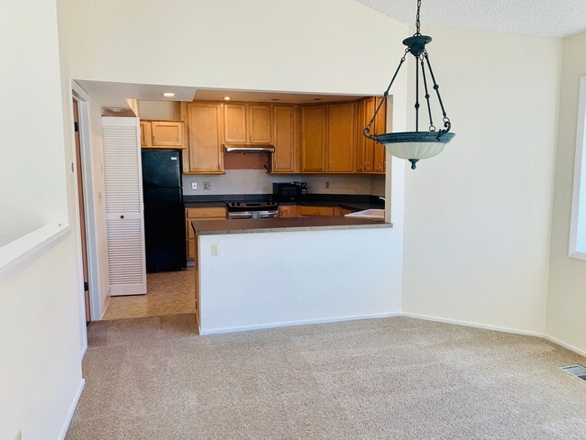 Building Photo - 635 SE Linn St