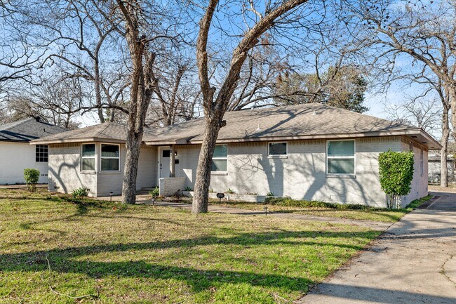 Building Photo - 2753 Larkspur Ln