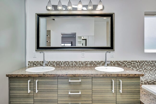 Building Photo - Modern 4-Bedroom Home in Prime West LA | Walkable, Spacious & Move-In Ready