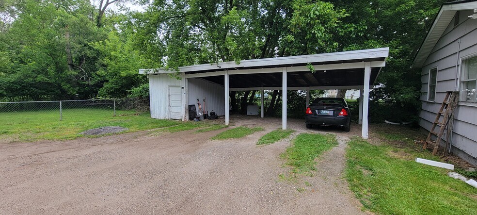 Building Photo - 2112 Ferrol St