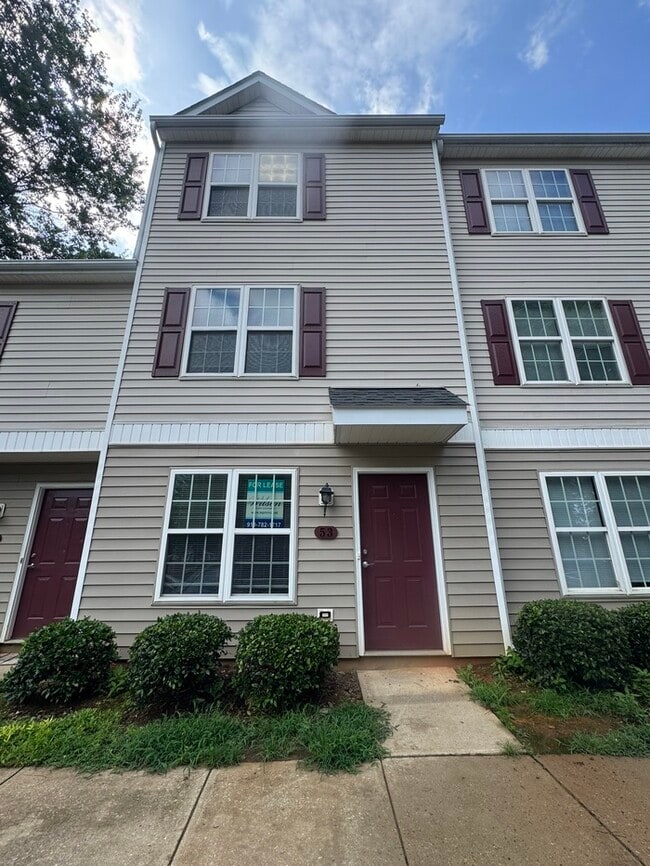 Building Photo - AVAILABLE NOW! 3 Bed 3 Story Town Home!