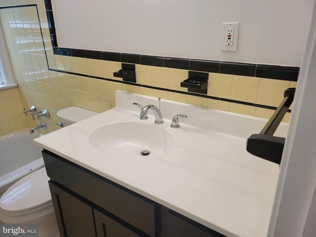 Building Photo - 2250 N Quantico St