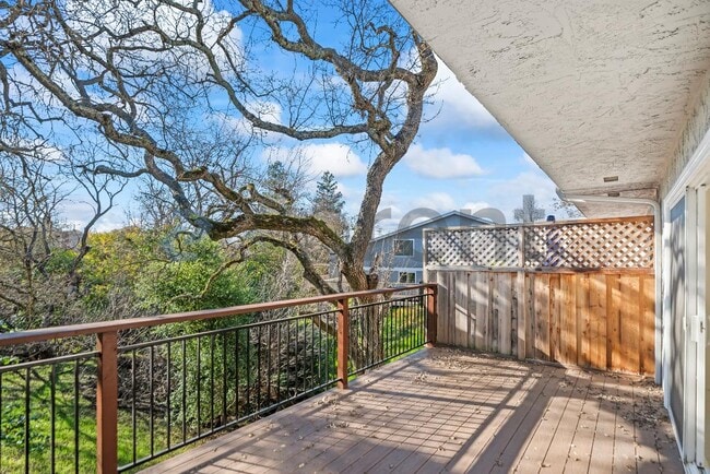 Building Photo - 1123 Glengarry Dr