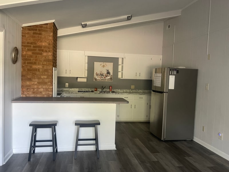 Building Photo - 1085 W Shore Dr