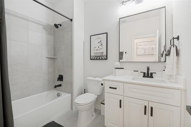 Building Photo - 656 Bethpage Dr