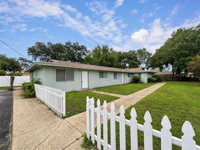 Building Photo - 322 Pelham Rd