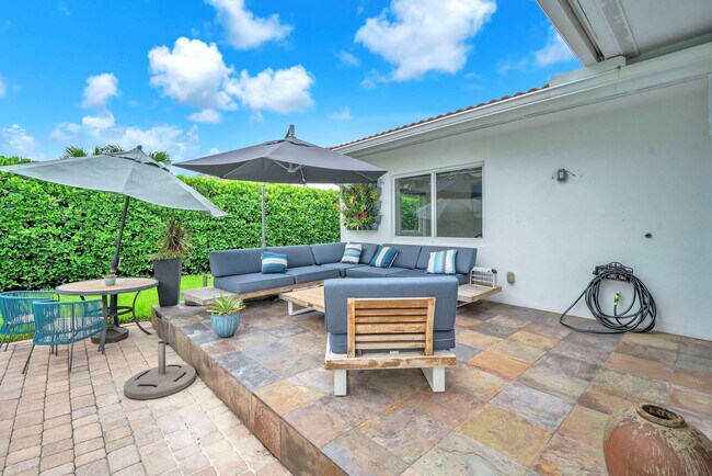 Building Photo - 2212 NE 32nd Ave