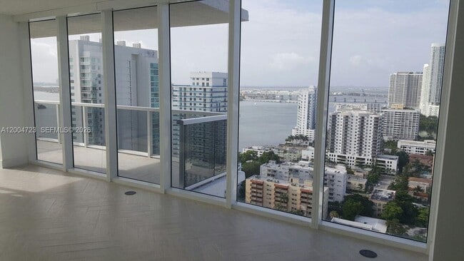 Building Photo - 600 NE 27th St