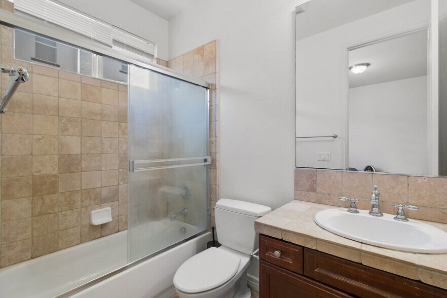 Building Photo - 2917 Babbling Brook Rd