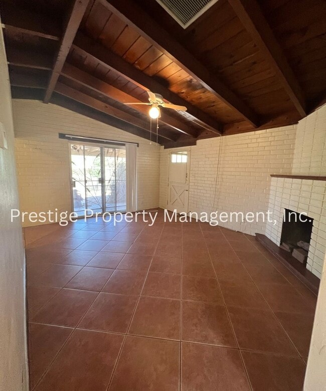 Building Photo - 1348