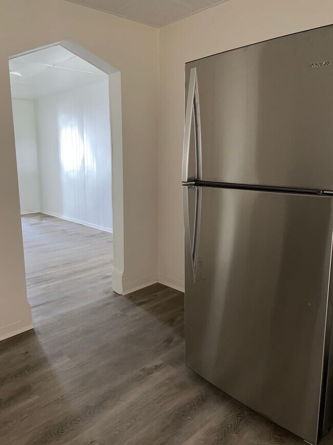 Building Photo - 237 Ella St