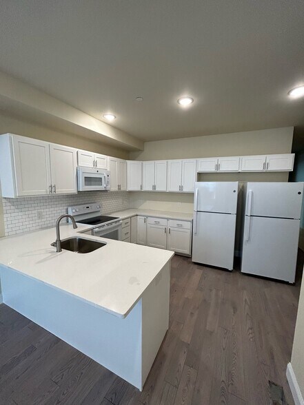 kitchen - 1626 N Willington St