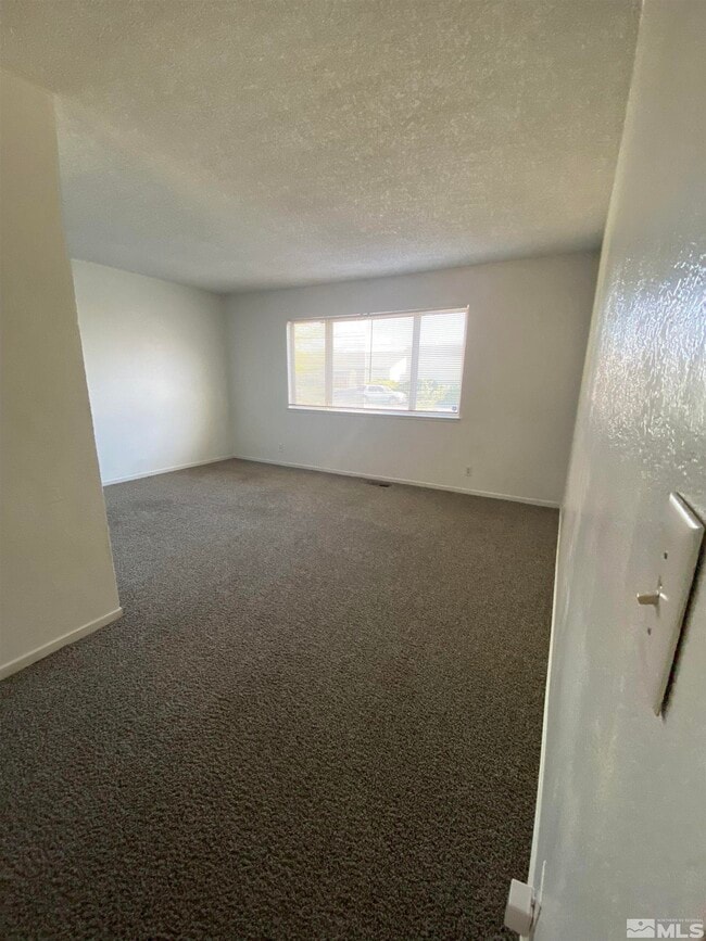 Building Photo - 373 Nader Way