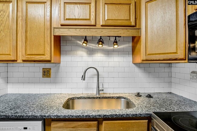 Building Photo - 1825 St Julian Pl