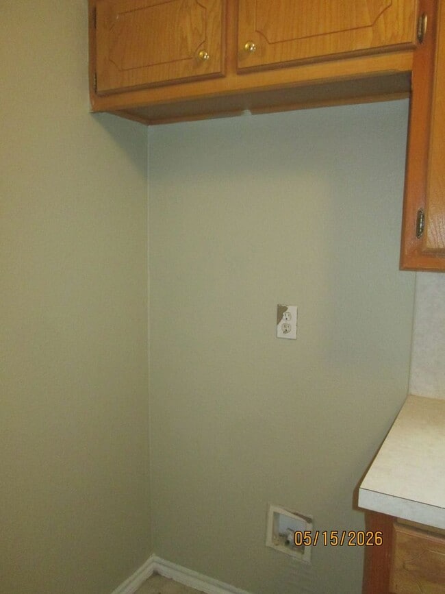 Building Photo - HOUSE - 3 Bedrooms, 2 Bath, 2 Car Garage
