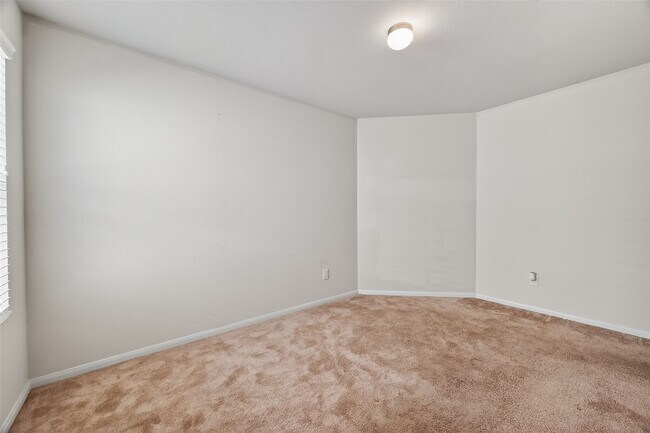 Building Photo - 923 Steel Blue Dr