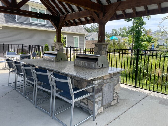 Building Photo - Willet | 4 Bed 3.5 Bath | Garage | 2287 sf | $3120 - $3432 | 8, 9, 13, 14, and 15 month lease terms