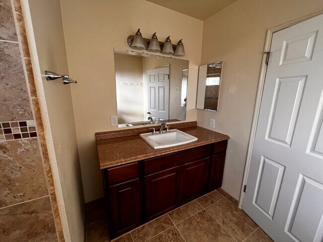 Building Photo - 143 Katherine Ave