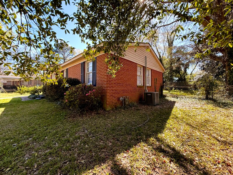 Building Photo - 319 Orchard Ln