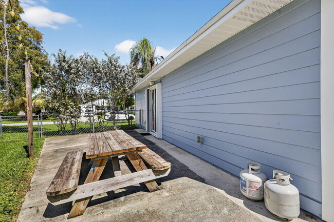 Building Photo - 5431 Courtney Cir