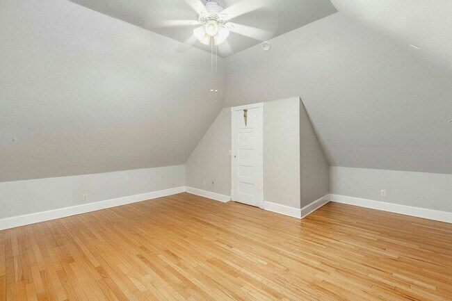 Building Photo - 196 W 8th Ave