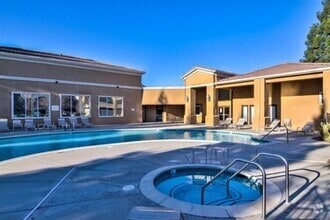 Building Photo - 3 bedroom, 2 bathroom condo with great flo...
