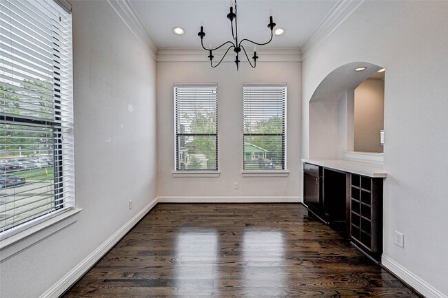 Building Photo - 744 W 24th St