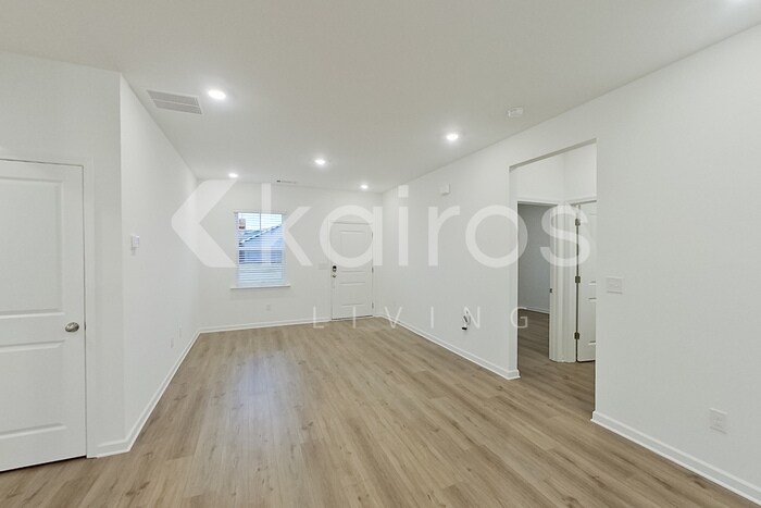 Building Photo - 122 Silver Maple Cir