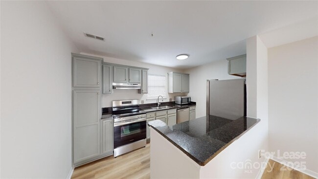 Building Photo - 525 Olmsted Park Pl