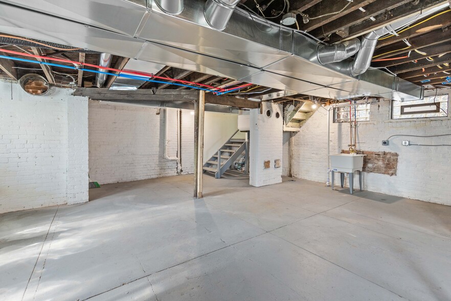 Building Photo - 7407 E Vernor Hwy