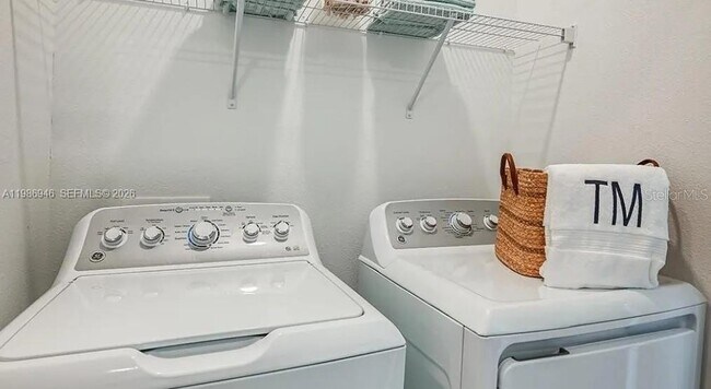 Building Photo - 3010 Skyline Lp