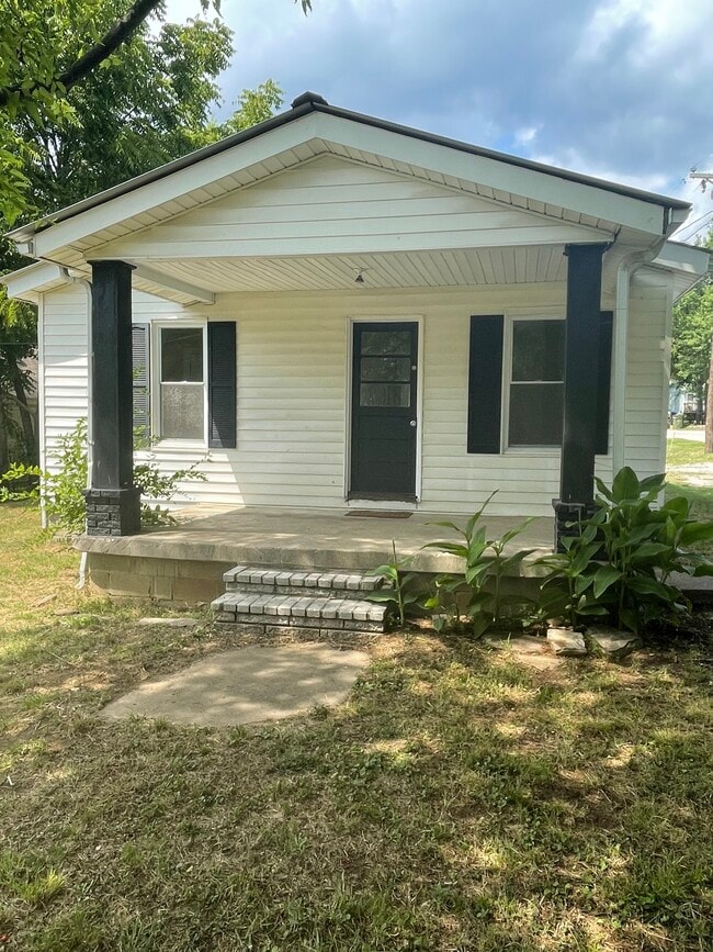 Building Photo - 209 Burdock St