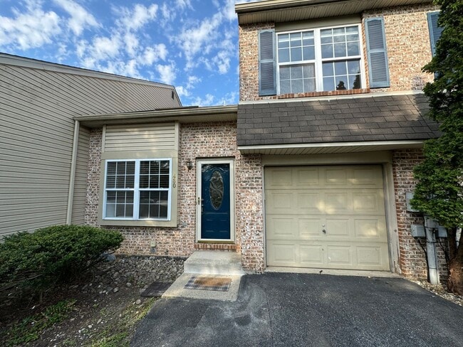 Building Photo - THREE BEDROOM  w Finished Basement- PARKLA...