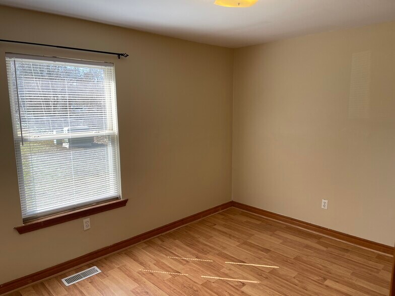 Building Photo - 3758 W Water St