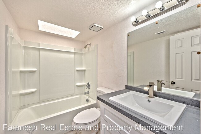 Building Photo - 2 br, 2 bath House - 2100 Venus Ave #C