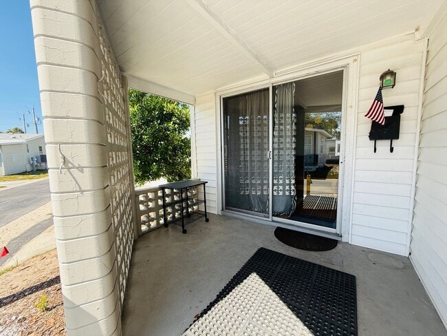 Building Photo - Beautiful fully furnished one bedroom, one bath manufactured home in a 55+ deed restricted gated ...