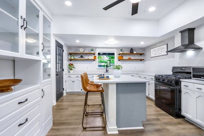 Building Photo - 1213 Spicewood