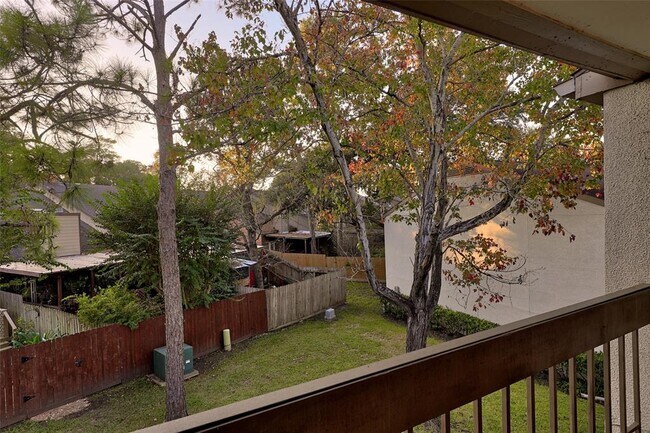 Building Photo - 12100 Melville Dr