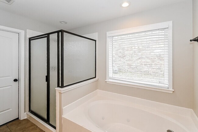 Building Photo - 3110 Logan's Loop