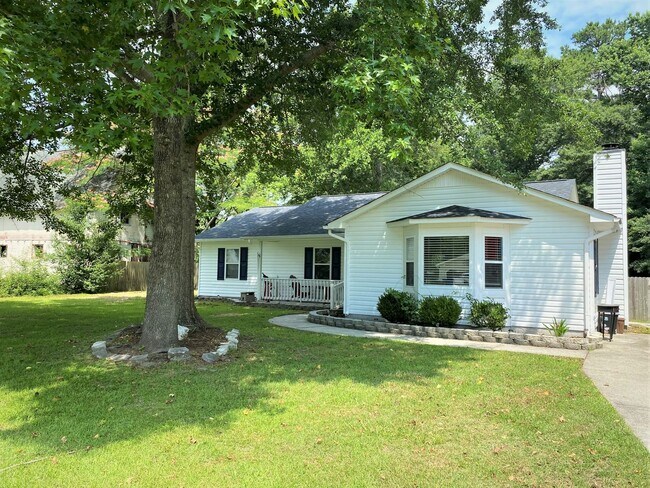 Building Photo - 200 S Creek Dr