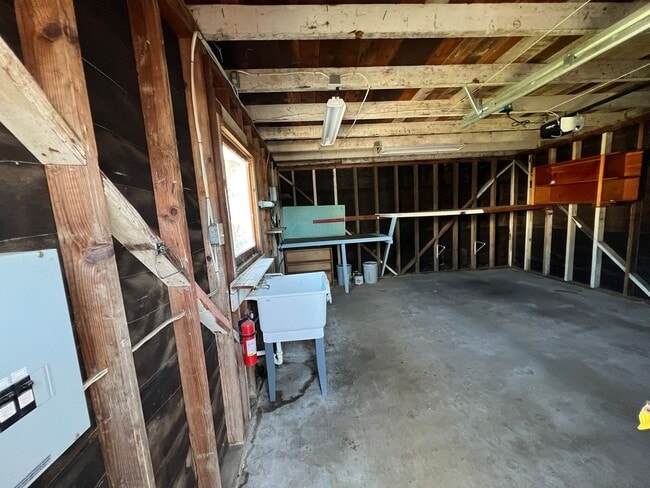 Building Photo - 930 Anchor St