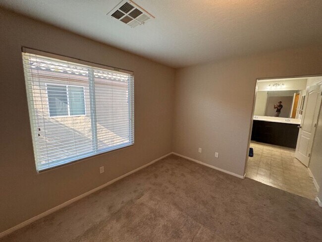 Building Photo - 3 Bedroom Home in a Gated Community! North...