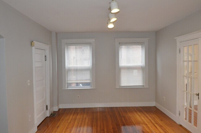 Building Photo - 34 Channing St